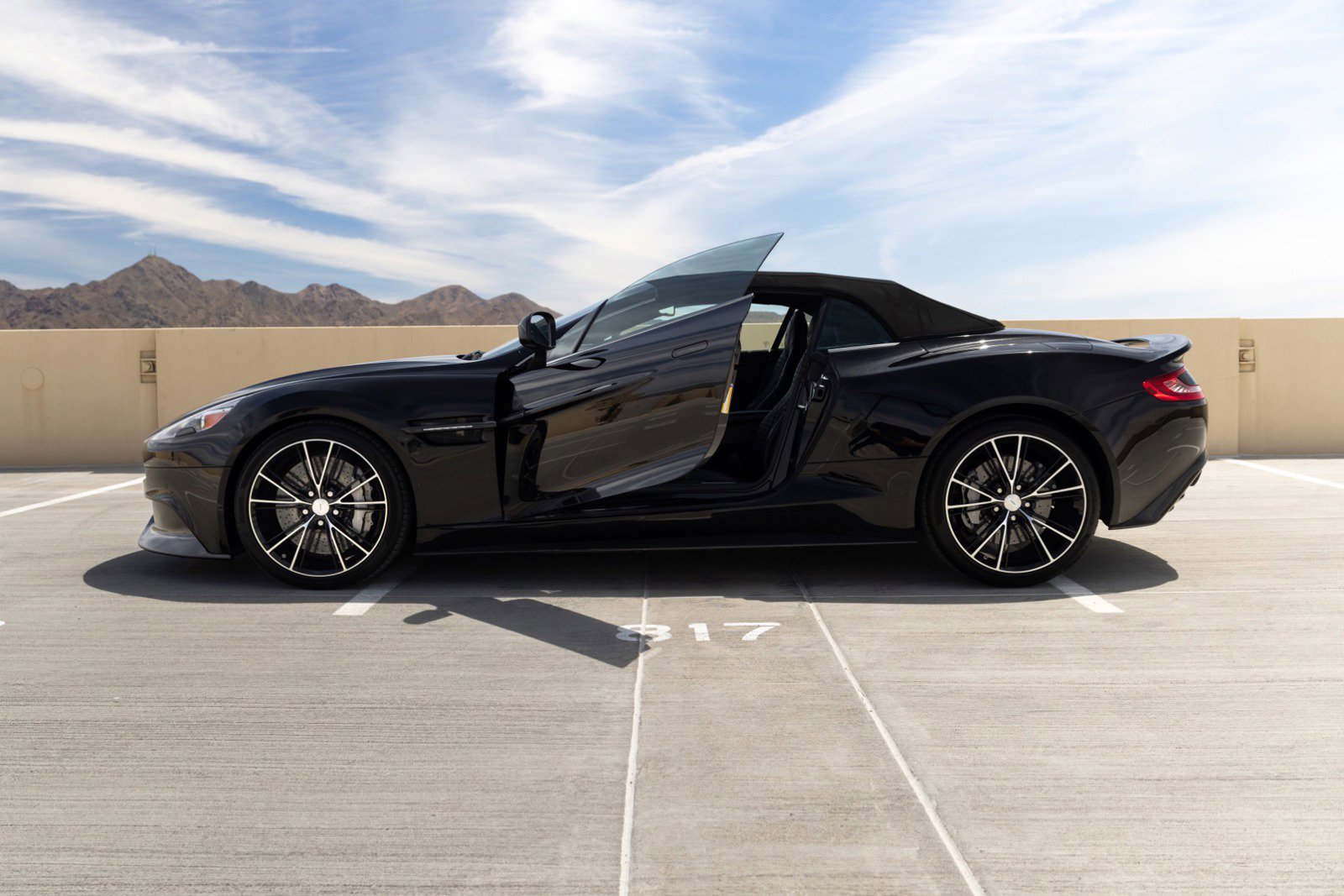 Used 2015 Aston Martin Vanquish Volante RWD image 11