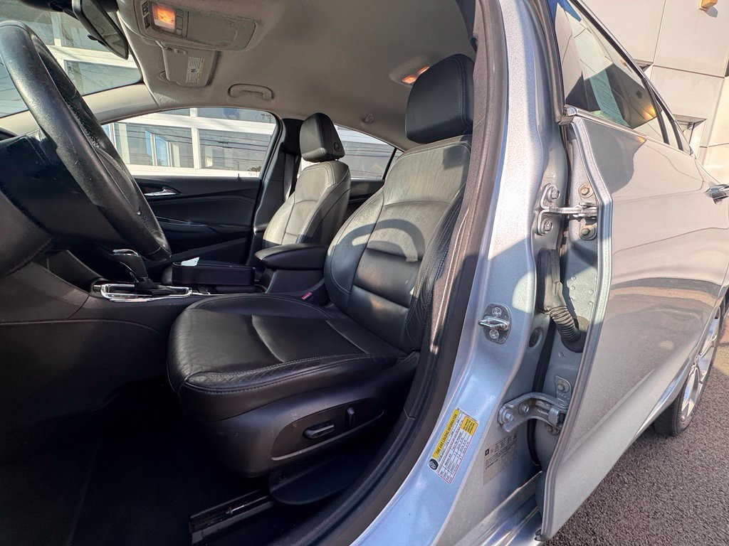 Used 2017 Chevrolet Cruze Premier FWD image 14