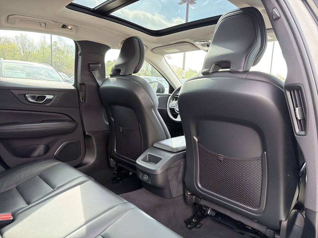 Used 2022 Volvo S60 B5 Momentum w/ Premium Package image 16
