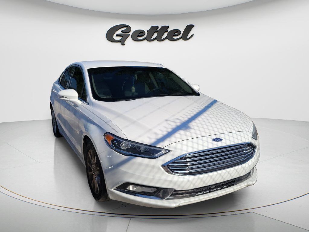 Used 2017 Ford Fusion SE FWD image 1