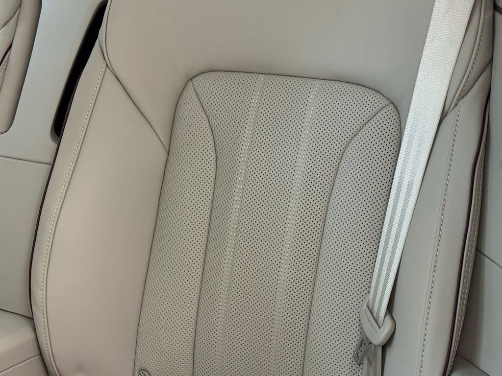 Used 2024 Bentley Continental GT image 33