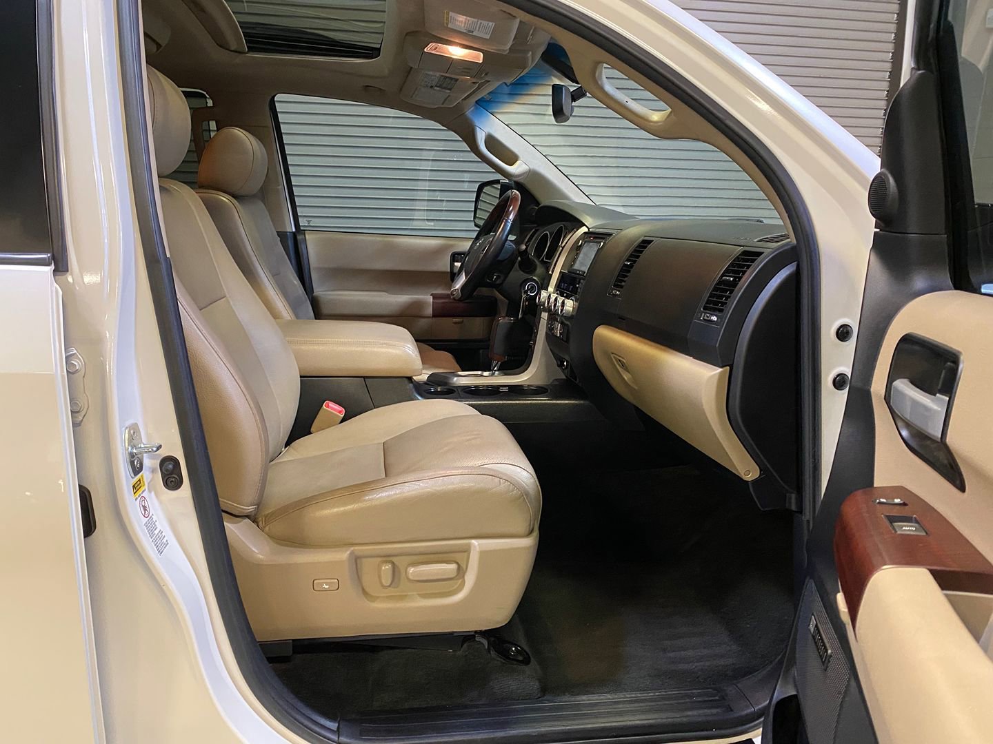 Used 2014 Toyota Sequoia Platinum AWD/4WD image 38