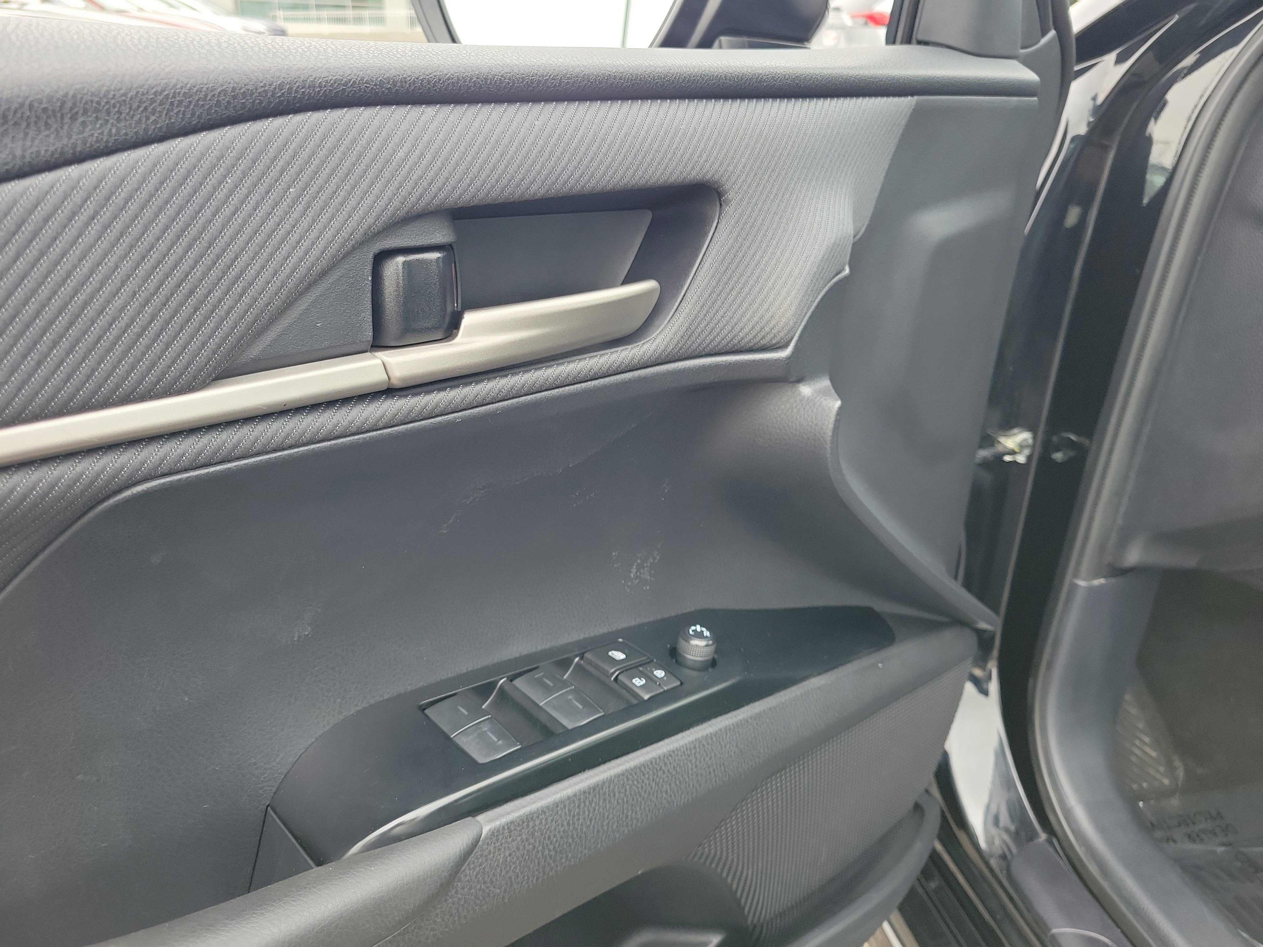 Used 2025 Toyota Camry SE FWD image 18