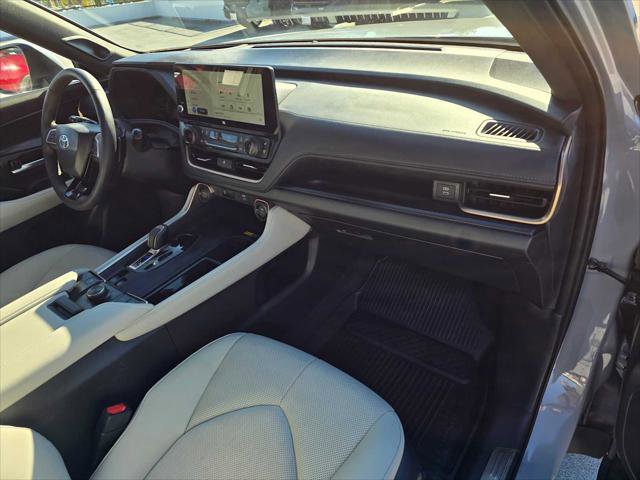 Certified 2025 Toyota Grand Highlander AWD Hybrid image 12