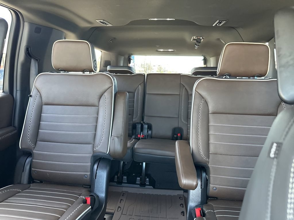 Used 2025 GMC Yukon XL Denali Ultimate w/ LPO, Floor Liner Package AWD/4WD image 29