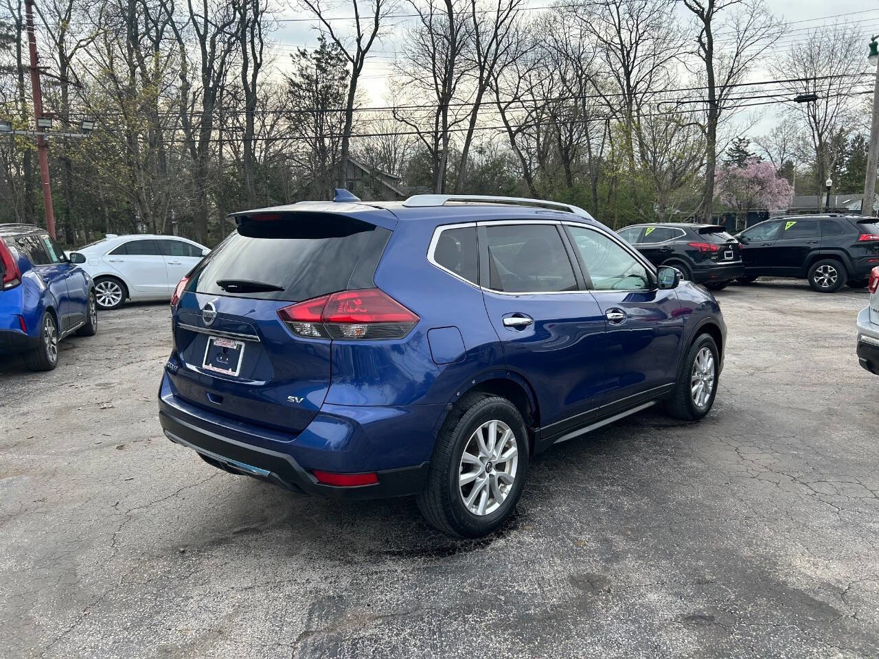 Used 2018 Nissan Rogue SV image 12