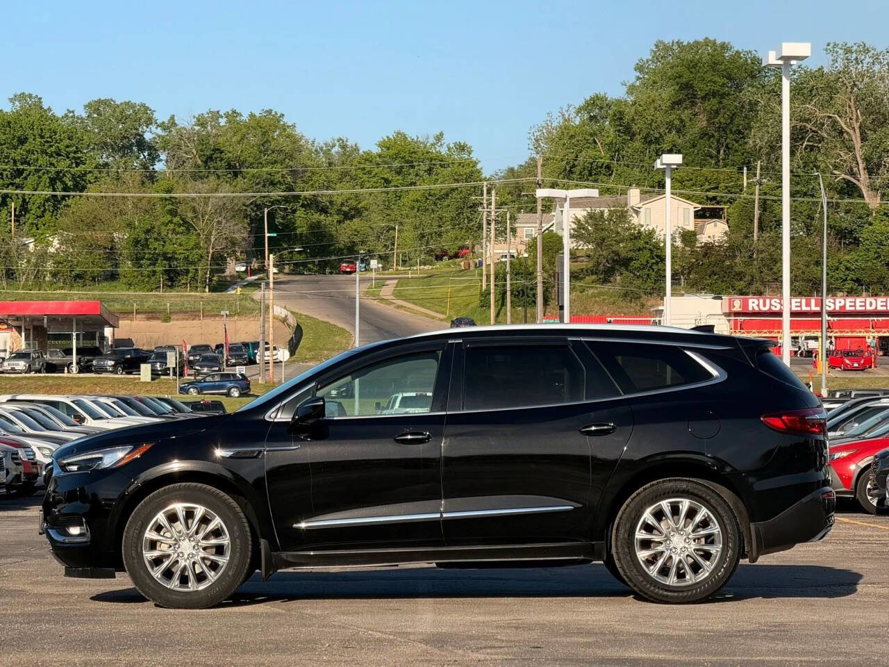 Used 2019 Buick Enclave Premium w/ LPO, Hit The Road Package AWD/4WD image 5