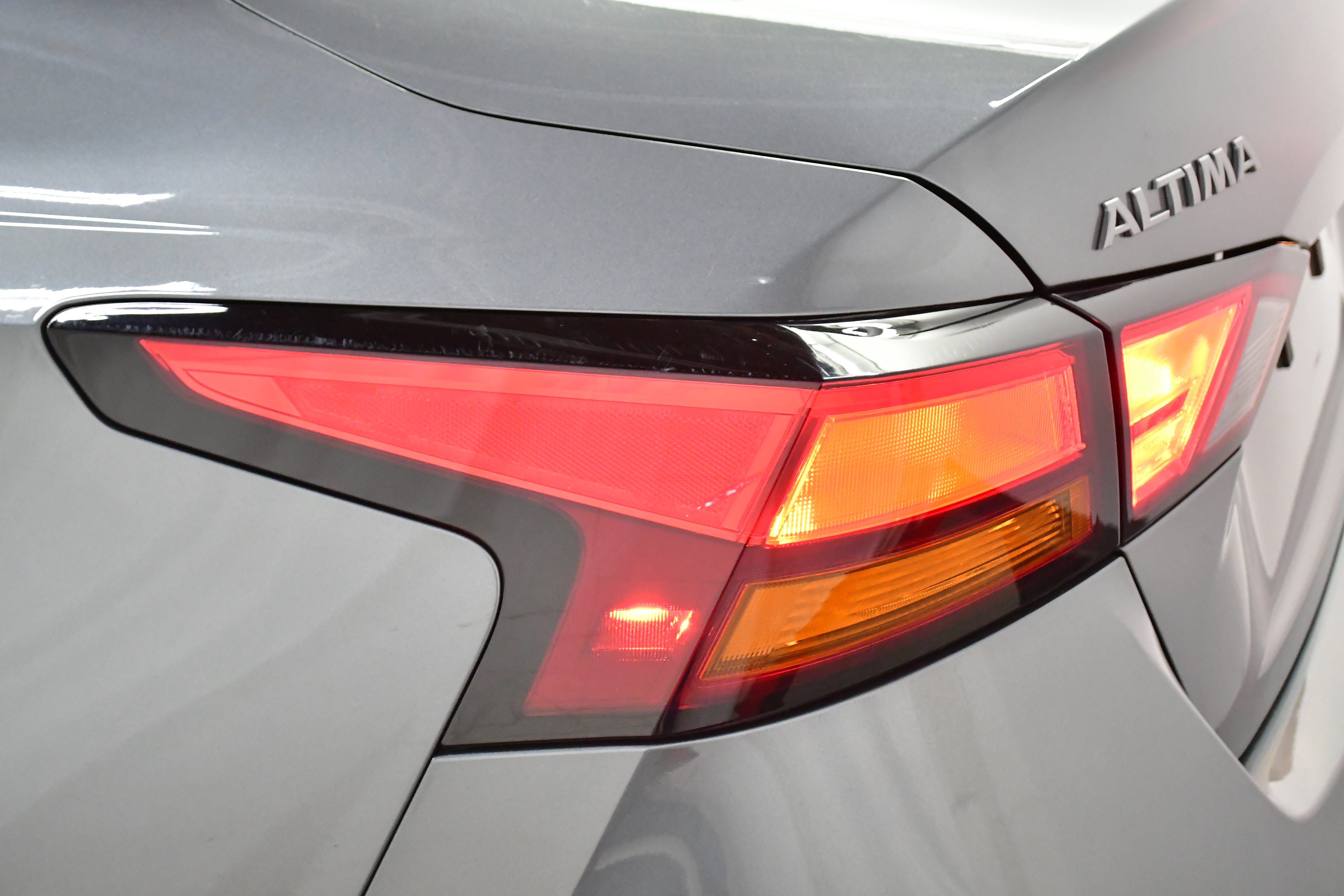 Used 2025 Nissan Altima 2.5 SV FWD image 31