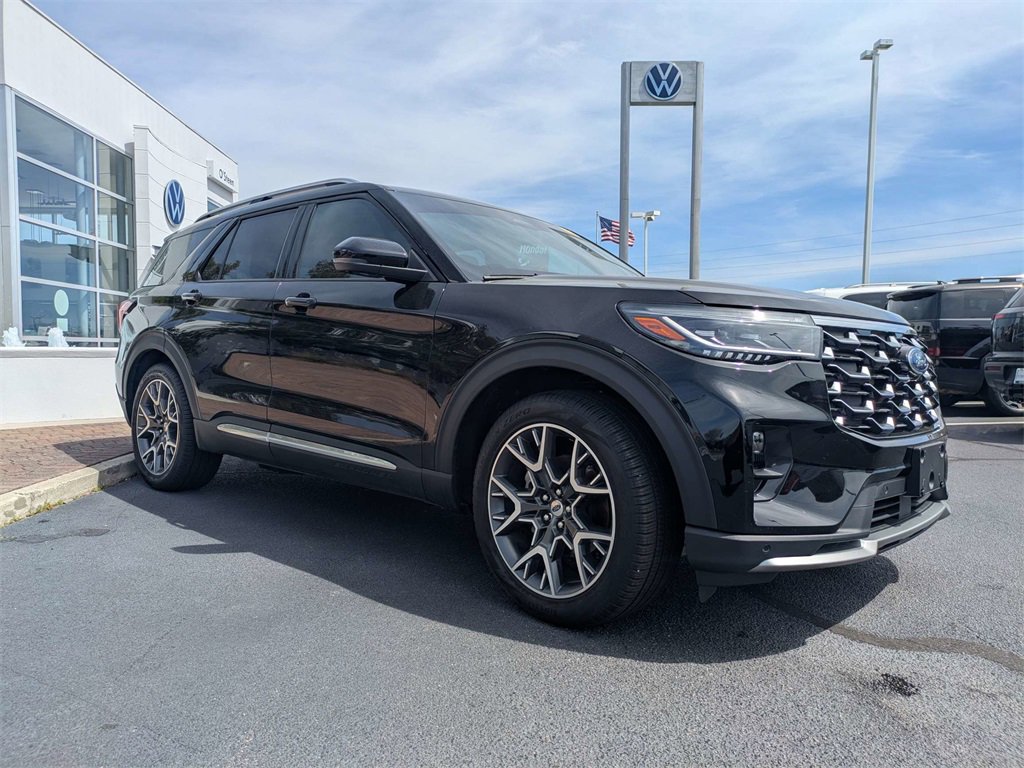 Used 2025 Ford Explorer Platinum w/ Ultimate Package image 3