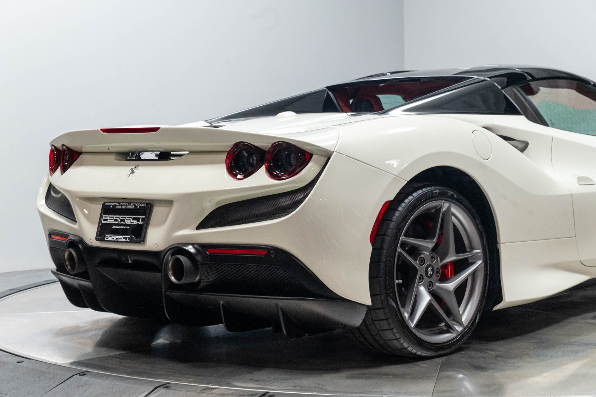 Used 2021 Ferrari F8 Tributo RWD image 19