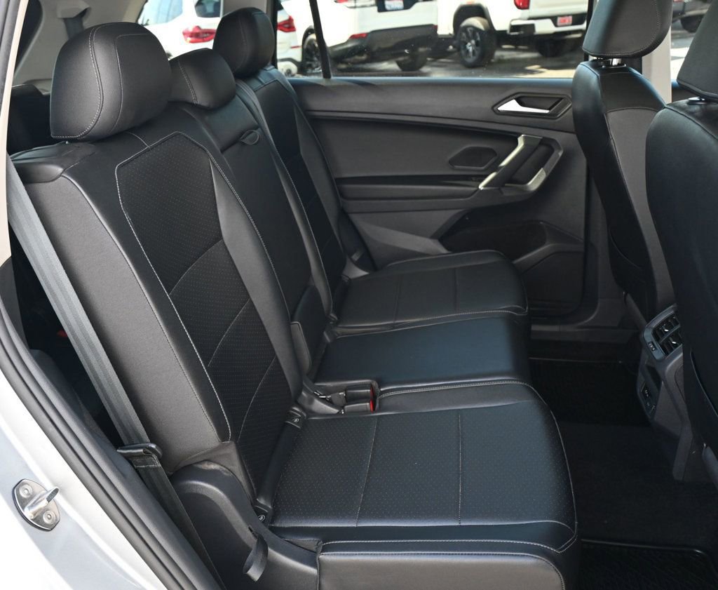 Used 2020 Volkswagen Tiguan SE w/ Panoramic Sunroof Package FWD image 18