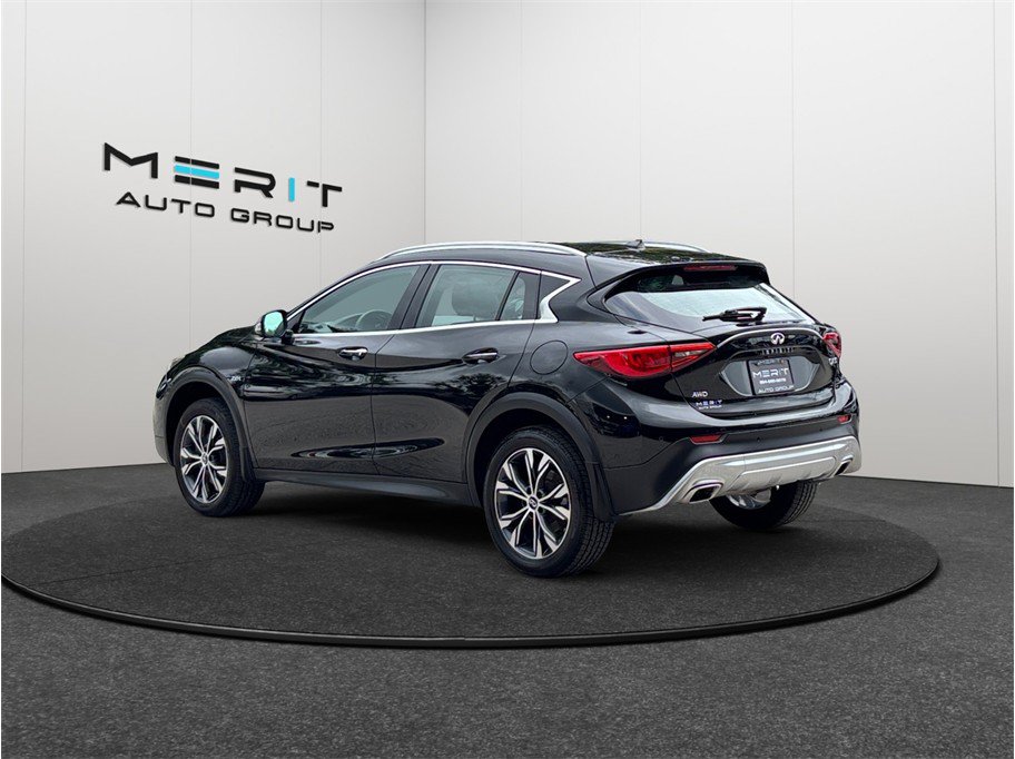 Used 2017 INFINITI QX30 Premium w/ Technology Package AWD/4WD image 7