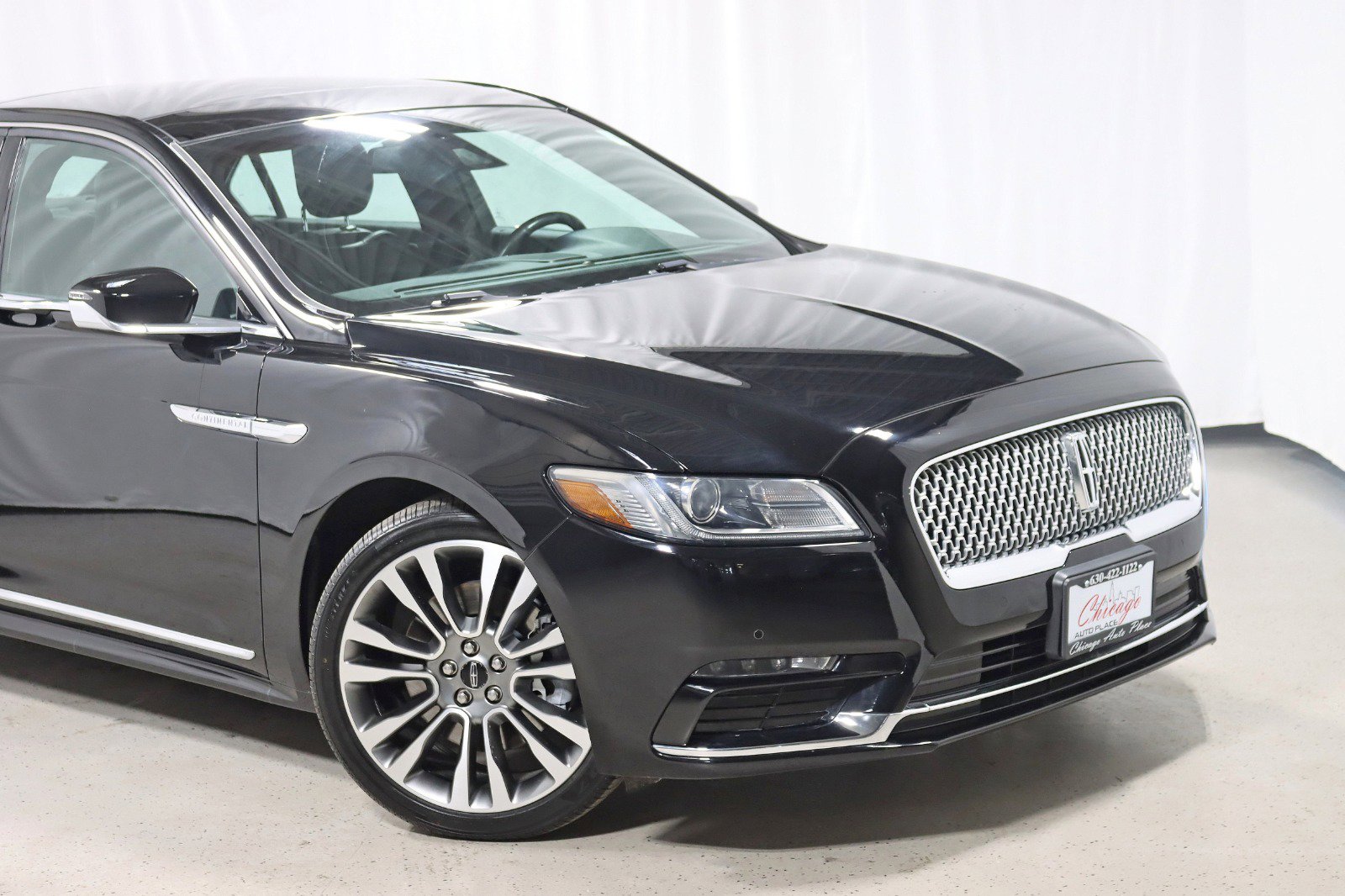 Used 2017 Lincoln Continental Select w/ Climate Package AWD/4WD image 2