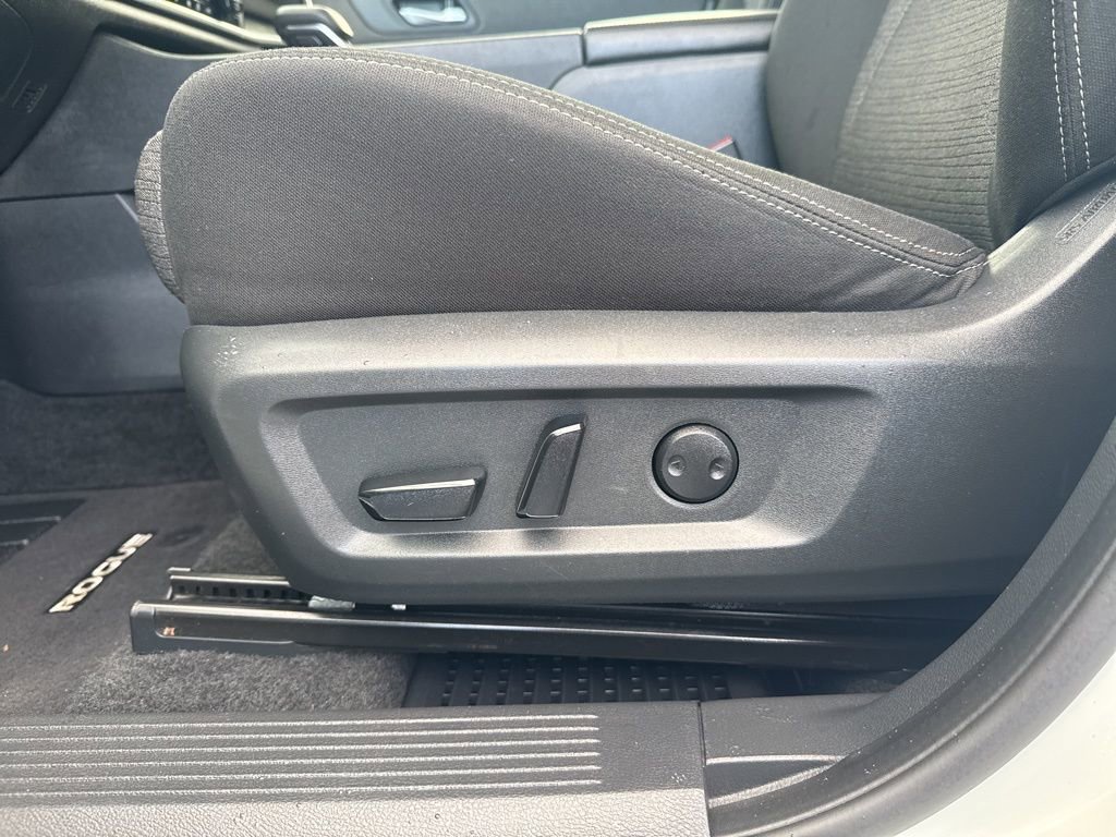 Used 2023 Nissan Rogue SV image 25