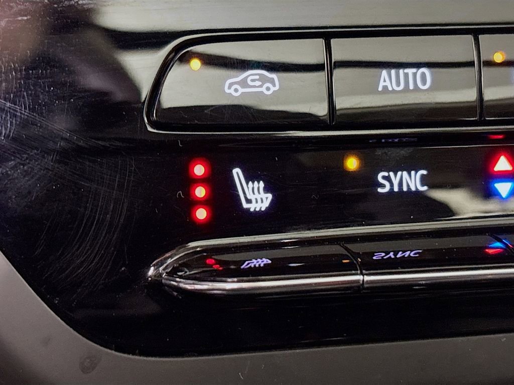 Certified 2023 Buick Envision Essence w/ Sport Touring Package image 23