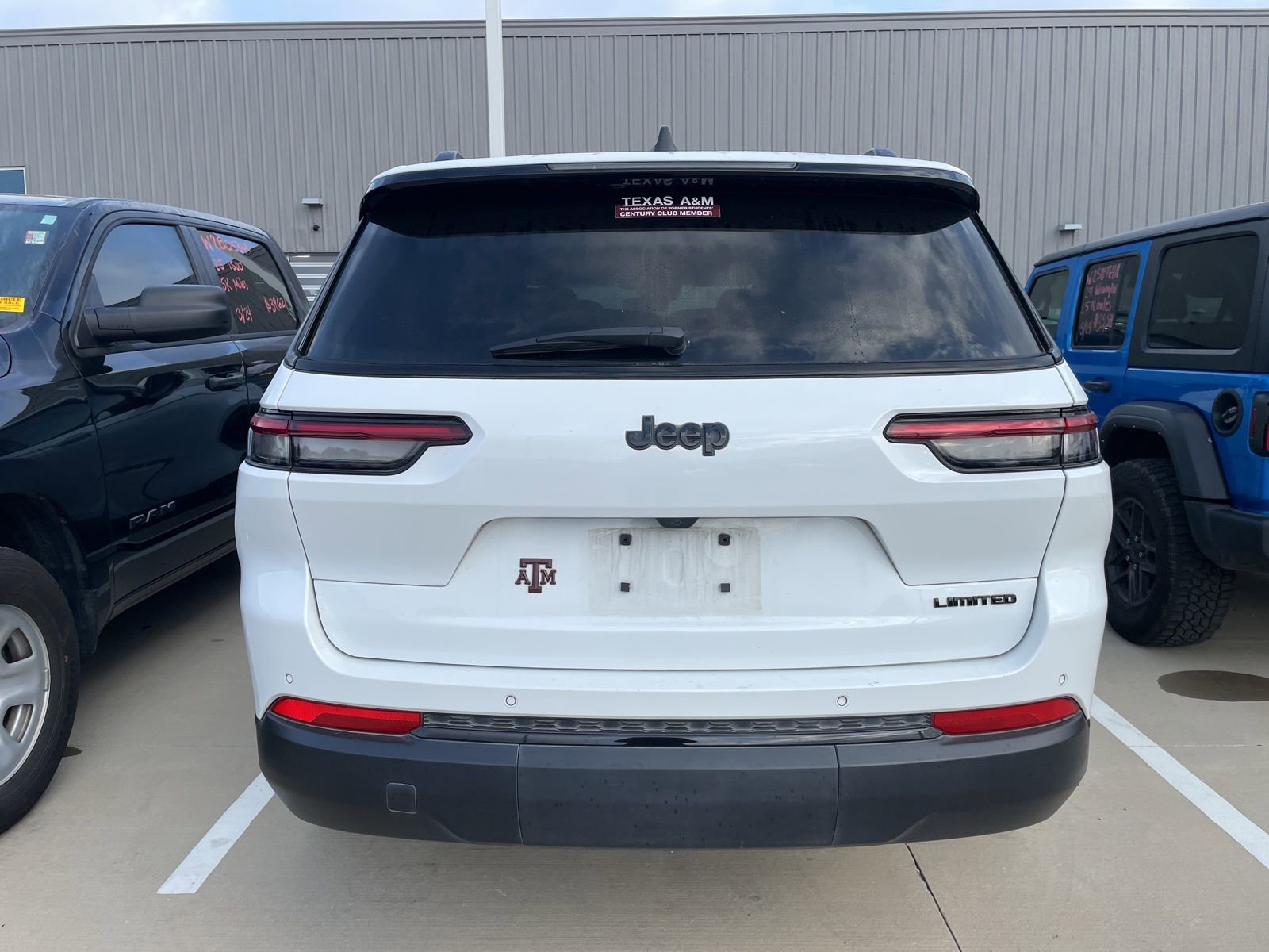 Used 2025 Jeep Grand Cherokee L Limited w/ Black Appearance Package RWD image 6