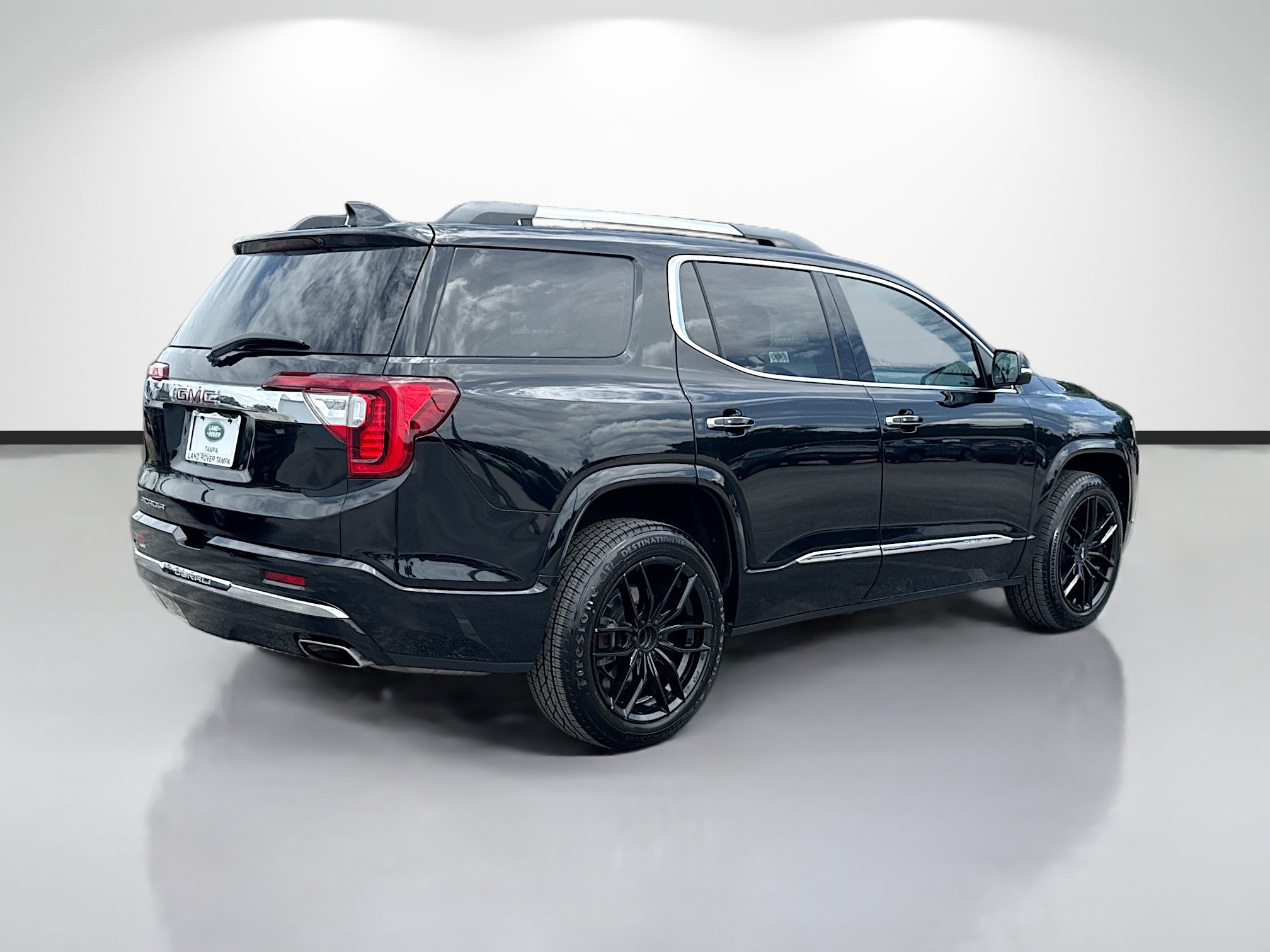 Used 2023 GMC Acadia Denali w/ Black Diamond Edition FWD image 5