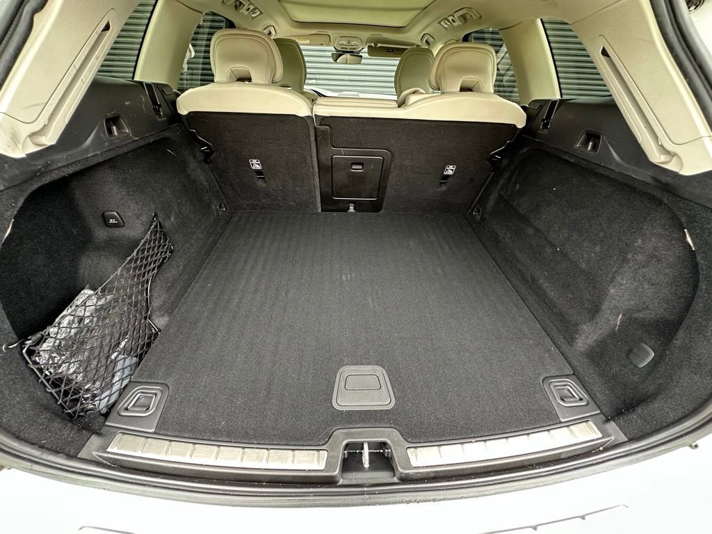 Used 2023 Volvo XC60 B5 Ultimate w/ Protection Package Premier image 36