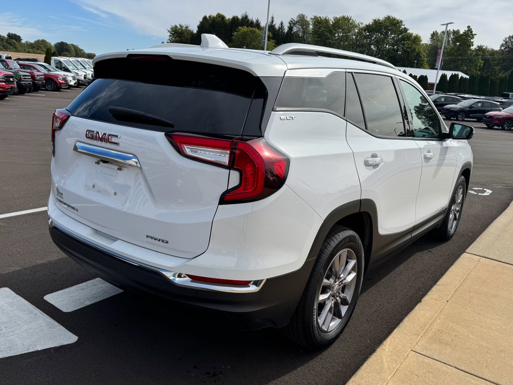 Used 2023 GMC Terrain SLT image 9