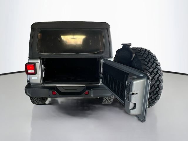 Used 2018 Jeep Wrangler Unlimited Sahara w/ Cold Weather Group image 28