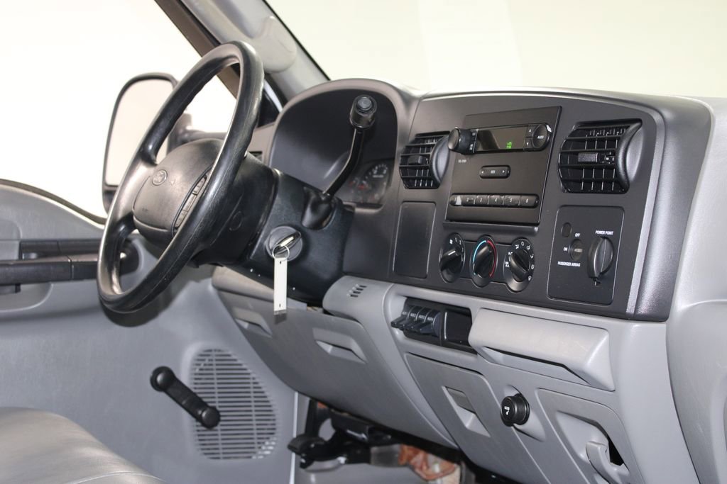 Used 2006 Ford F350 2WD Regular Cab DRW Super Duty image 19