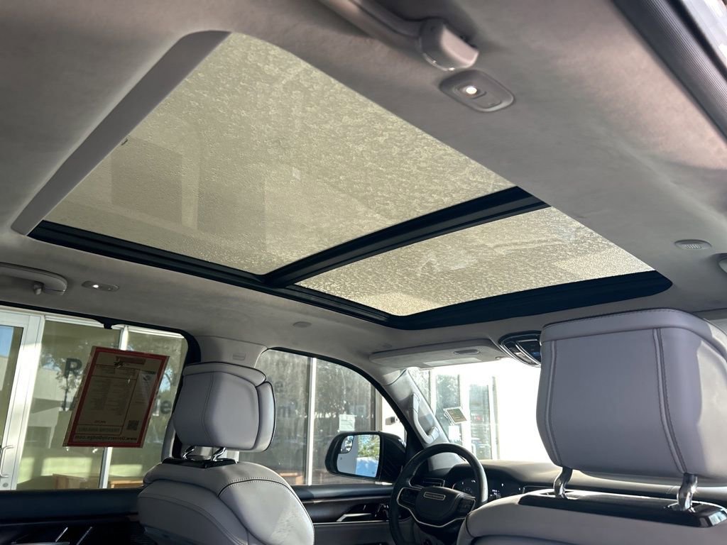 Used 2023 Jeep Grand Wagoneer L Series II image 39