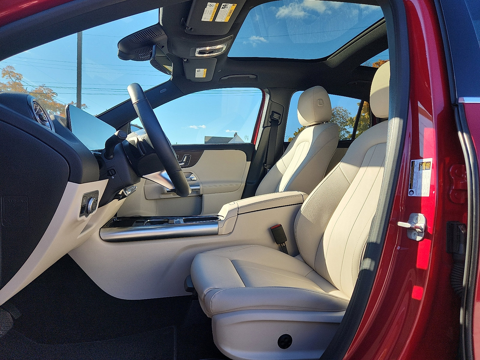 Used 2025 Mercedes-Benz GLA 250 4MATIC image 13