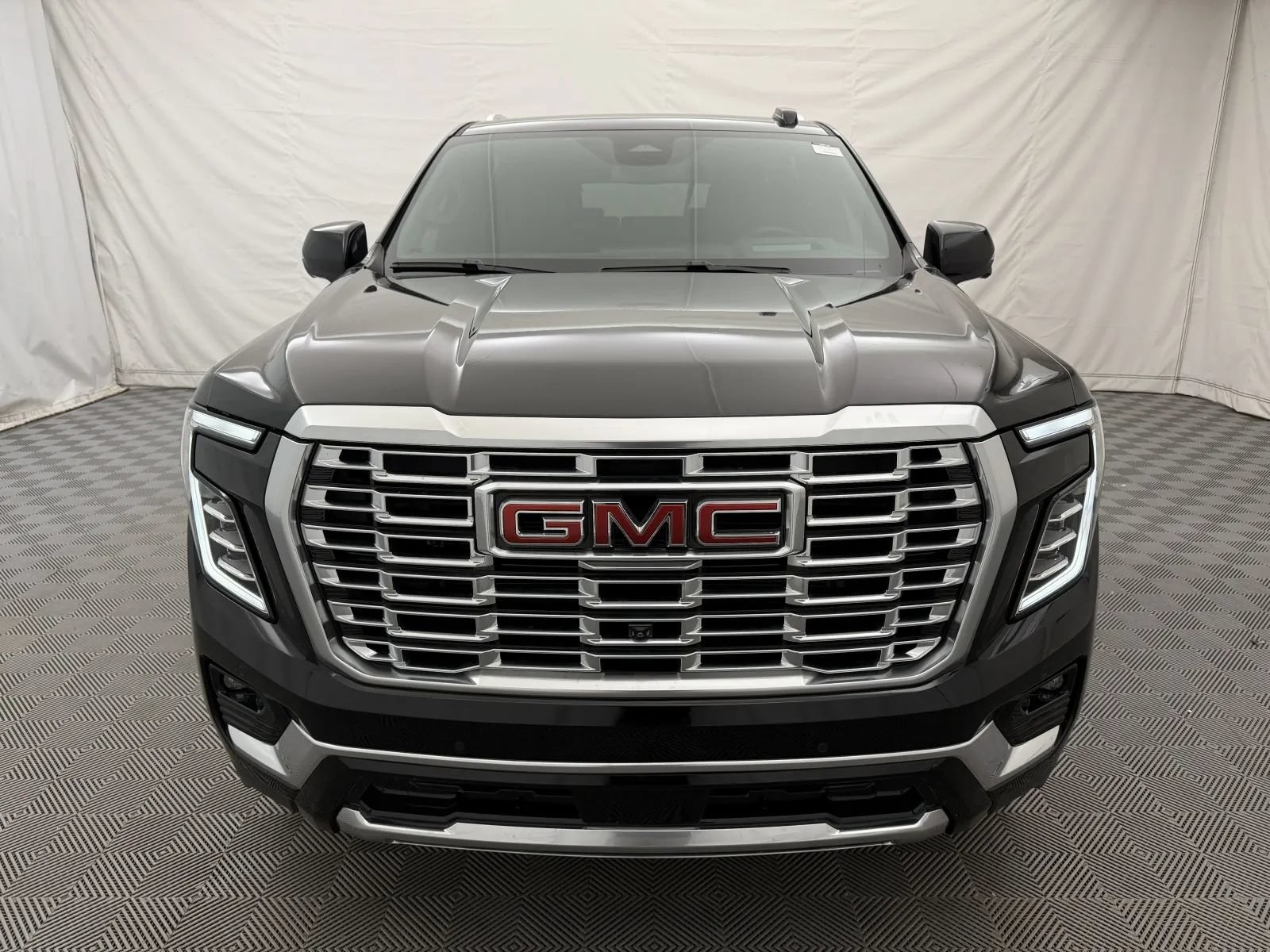 Used 2025 GMC Yukon XL Denali AWD/4WD image 3