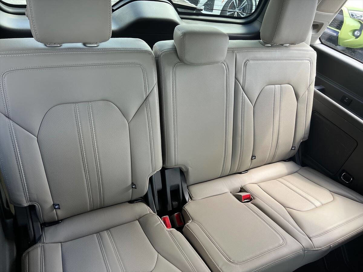 Used 2020 Ford Expedition Limited w/ Equipment Group 301A image 10
