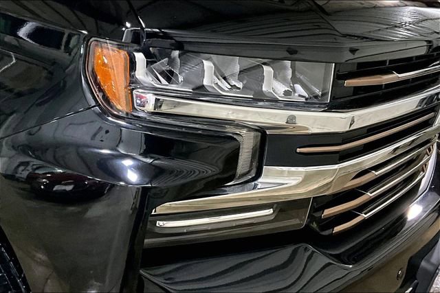 Used 2022 Chevrolet Silverado 1500 High Country w/ Technology Package image 4