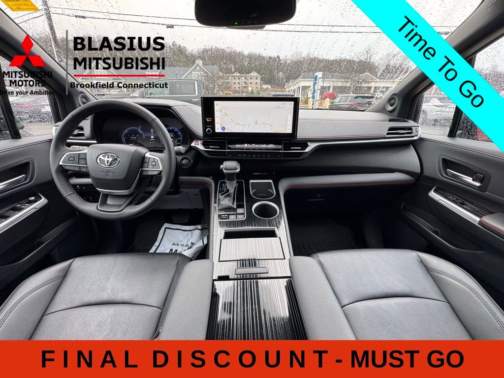 Used 2025 Toyota Sienna XSE w/ XSE Plus Package FWD image 26