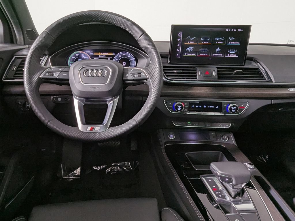 Used 2024 Audi Q5 e Premium Plus w/ Premium Plus Package AWD/4WD image 21