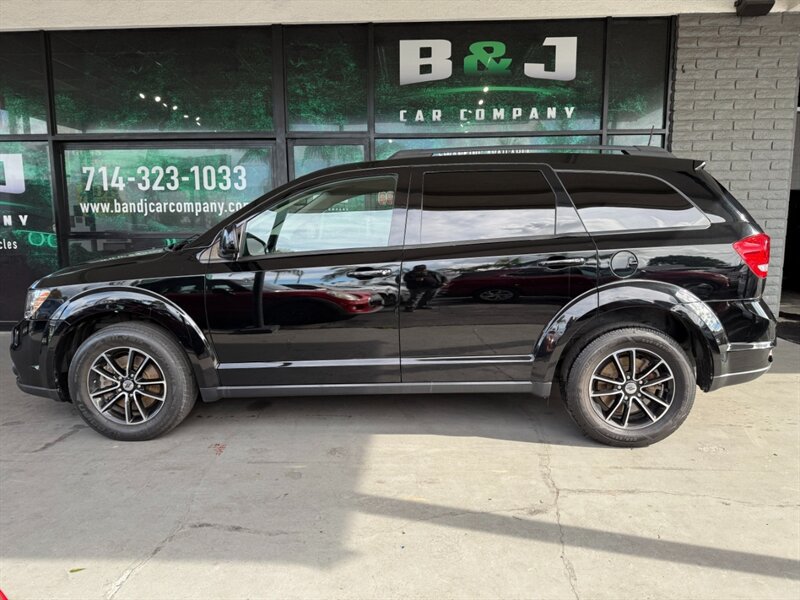 Used 2019 Dodge Journey SE w/ Premium Group FWD image 4