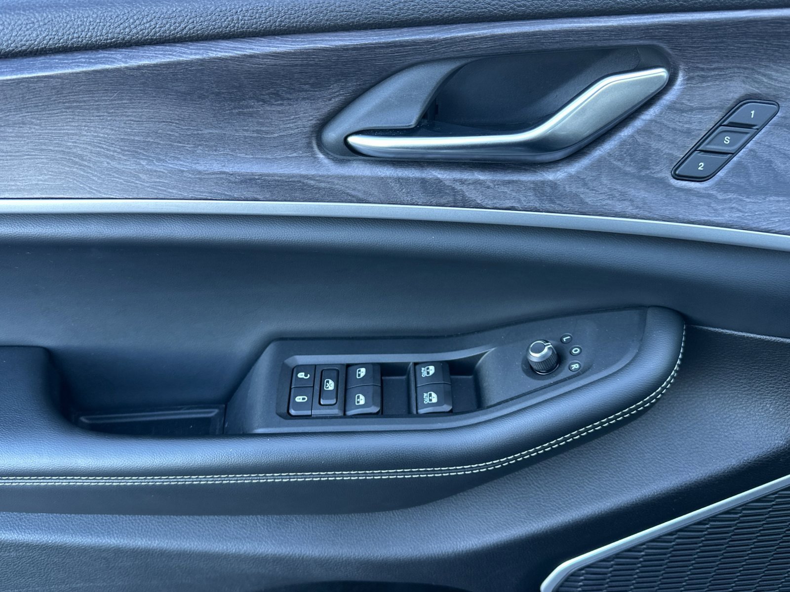 Used 2022 Jeep Grand Cherokee L Limited image 11