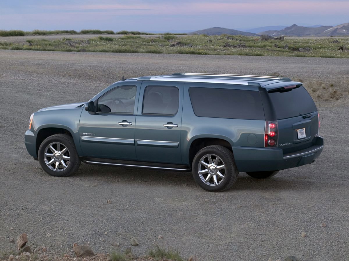 Used 2013 GMC Yukon XL Denali RWD image 1