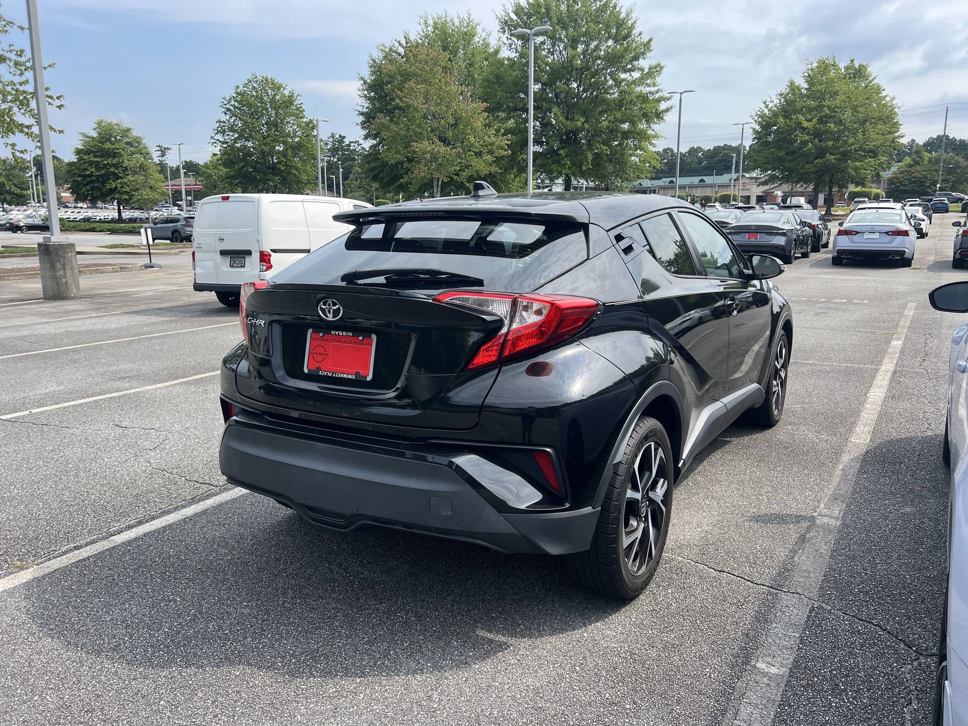Used 2020 Toyota C-HR XLE FWD image 4