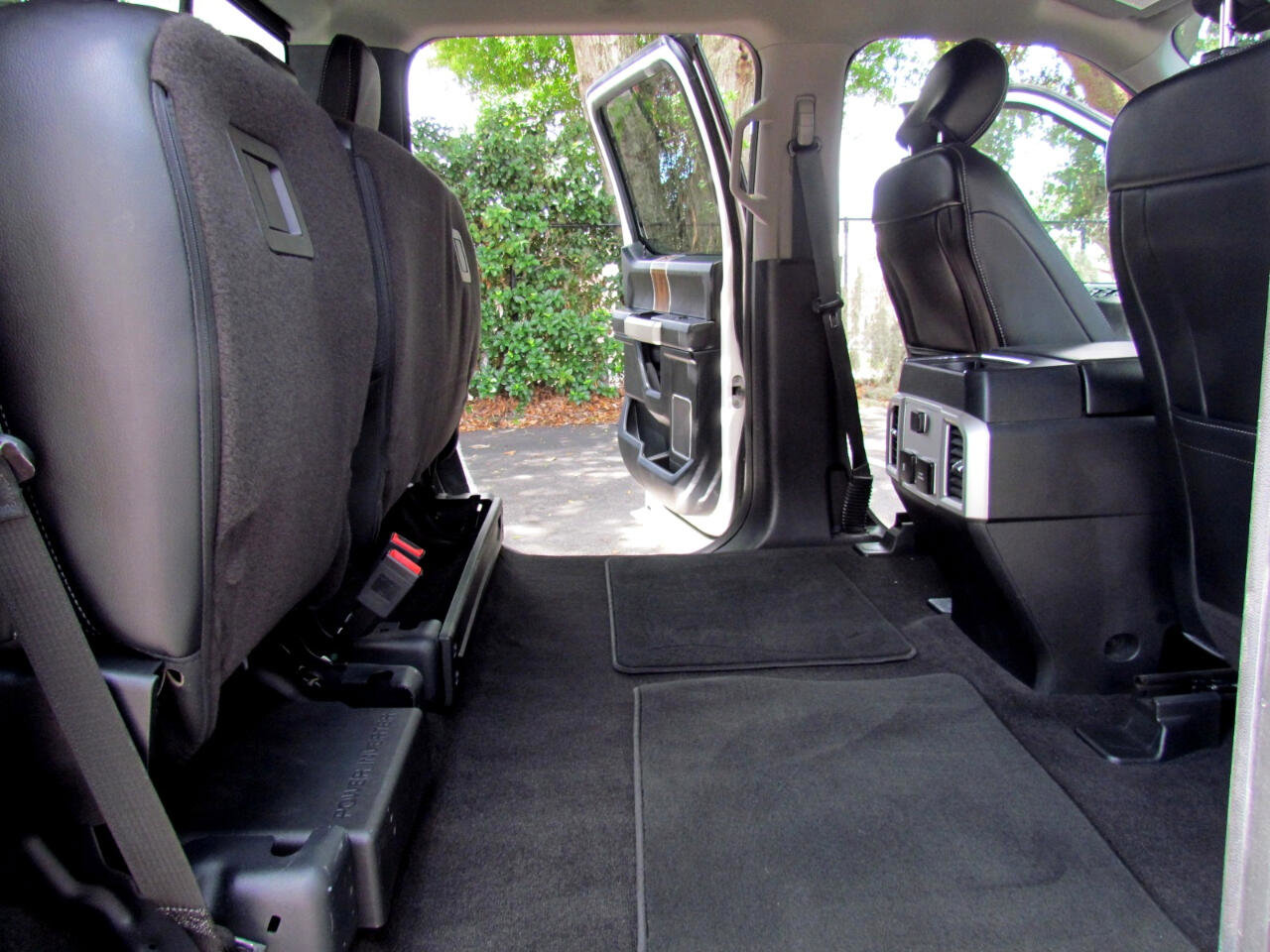 Used 2018 Ford F150 Lariat w/ Trailer Tow Package image 24