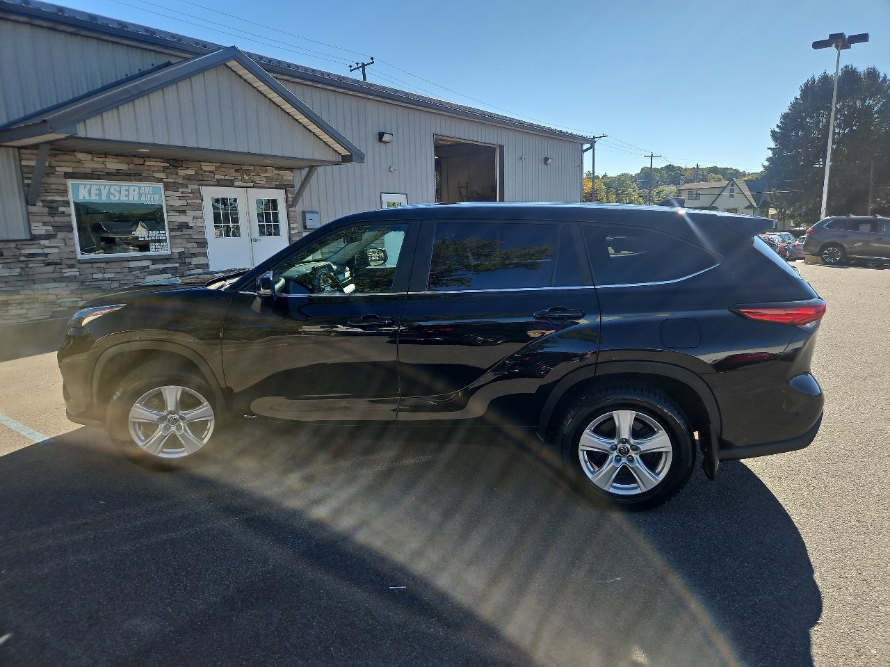 Used 2023 Toyota Highlander LE image 6