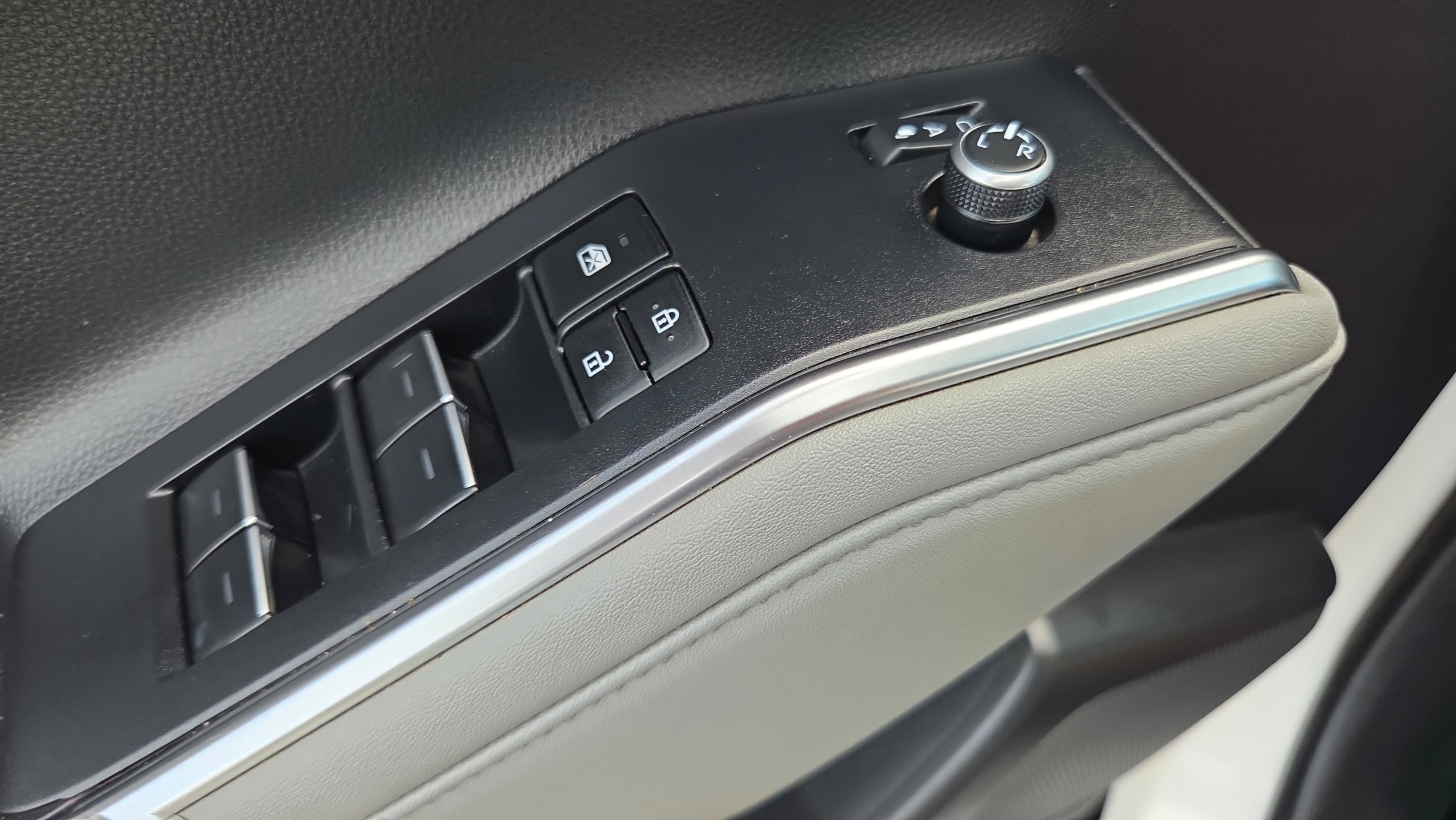 Used 2023 Toyota Highlander Limited AWD/4WD image 29