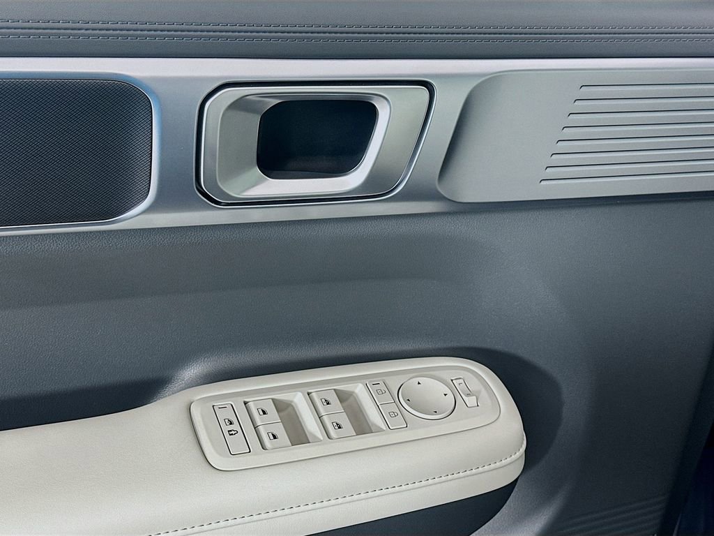 Certified 2025 Hyundai Santa Fe SEL image 17