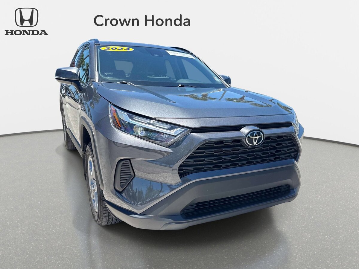 Used 2024 Toyota RAV4 XLE w/ Convenience Package FWD image 7