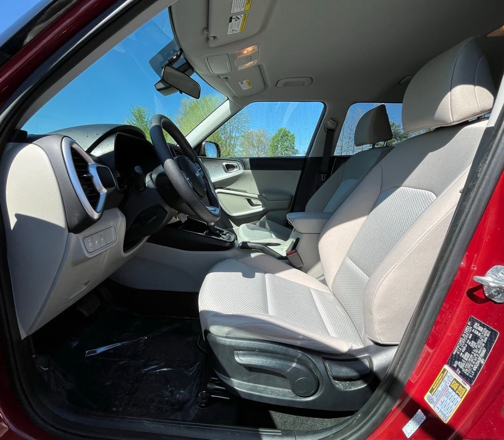 Used 2023 Kia Soul LX FWD image 10