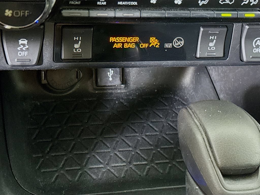 Certified 2020 Toyota RAV4 XLE w/ Convenience Package AWD/4WD image 12