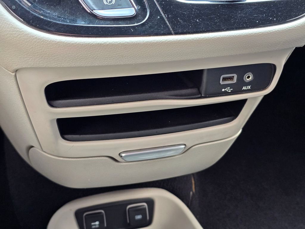 Used 2020 Chrysler Pacifica Touring-L FWD image 29