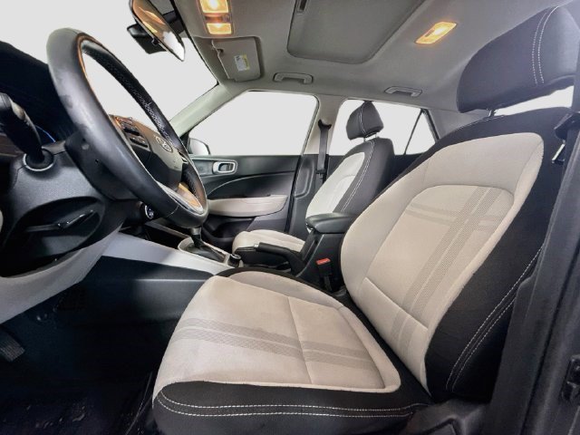 Used 2024 Hyundai Venue SEL FWD image 21