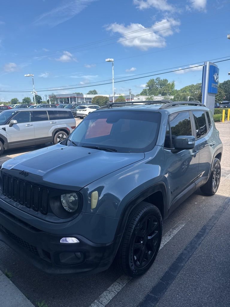 Used 2017 Jeep Renegade Altitude w/ Safety & Security Group (ALP) AWD/4WD image 4