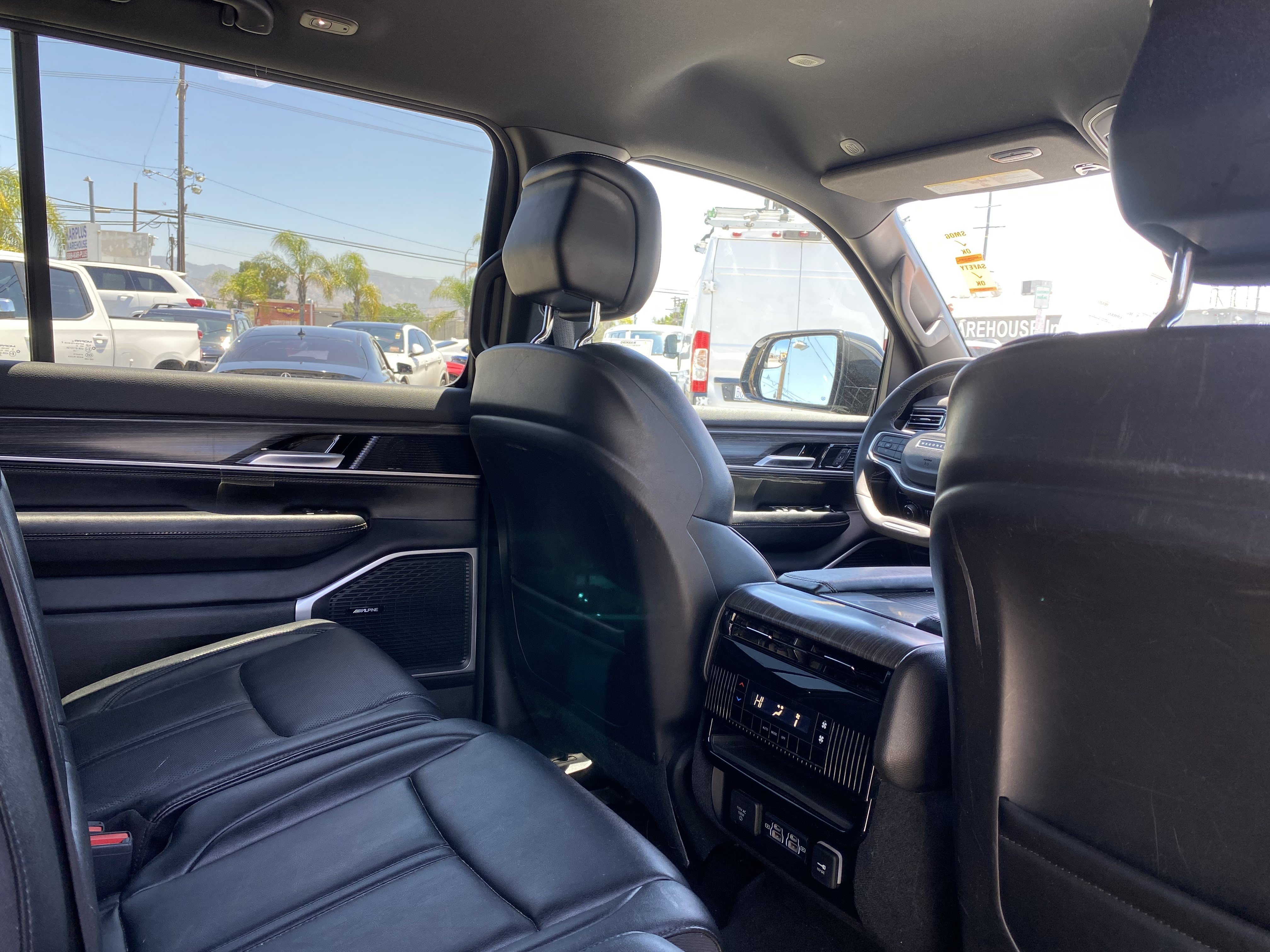 Used 2024 Jeep Wagoneer L Series II w/ Flexible Seating Group AWD/4WD image 26