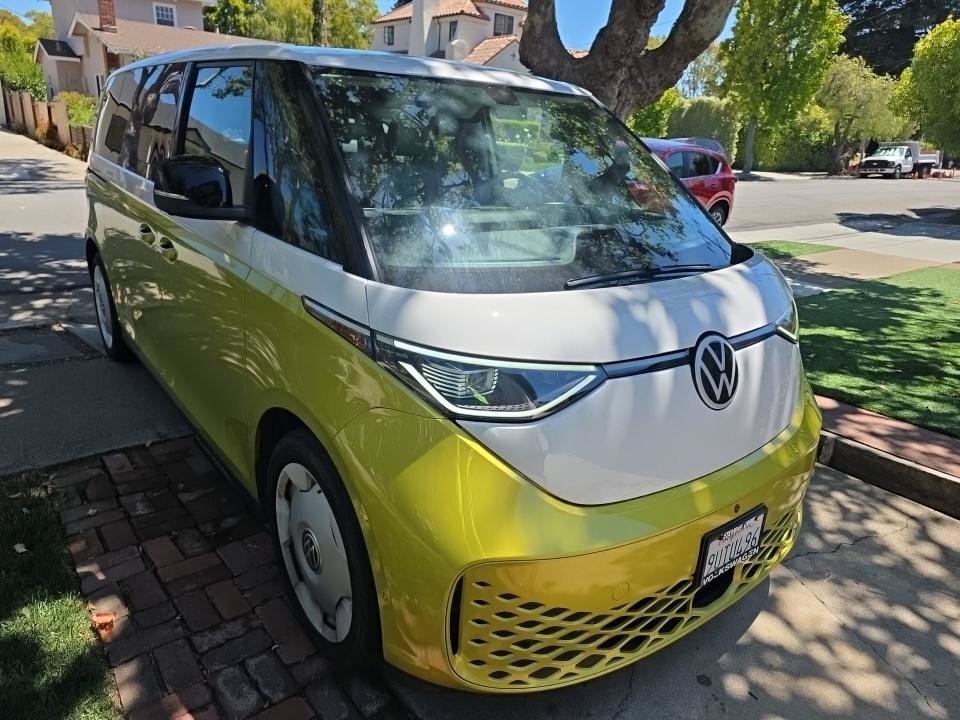 Used 2025 Volkswagen ID. Buzz 1st Edition AWD/4WD image 2