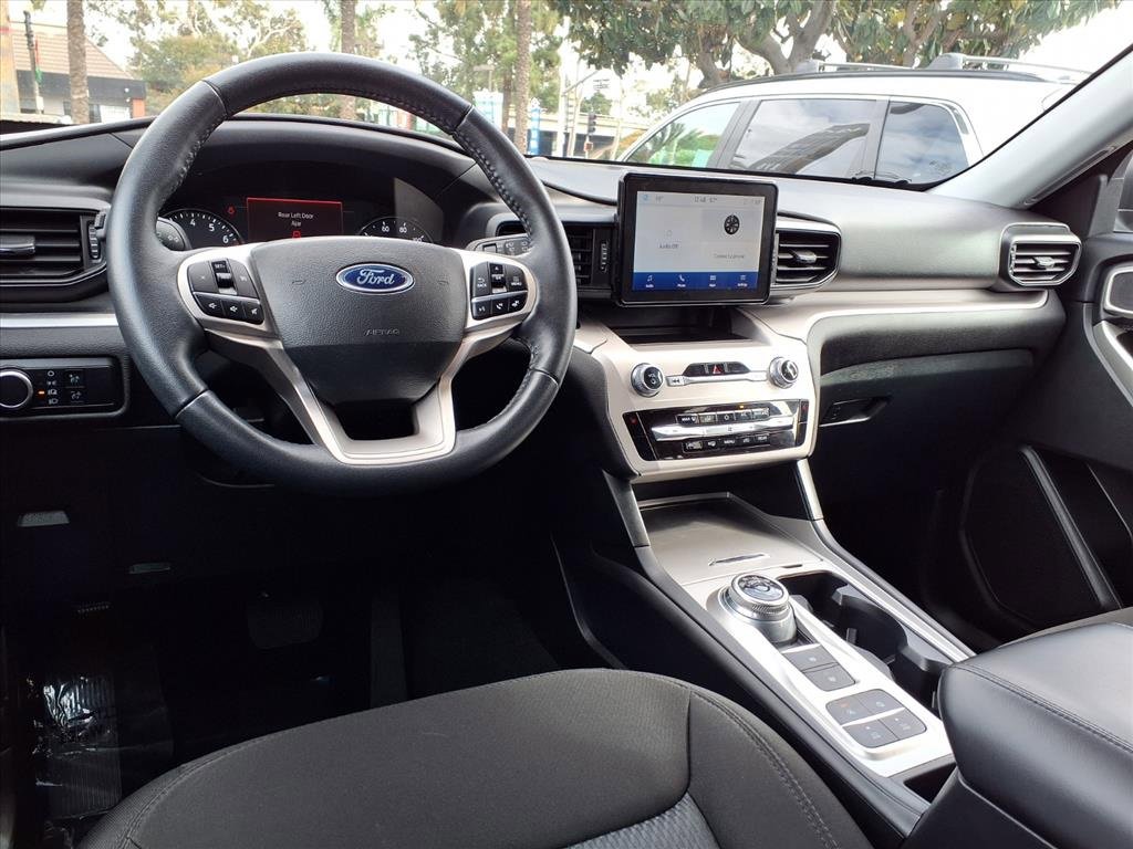 Used 2023 Ford Explorer XLT image 14