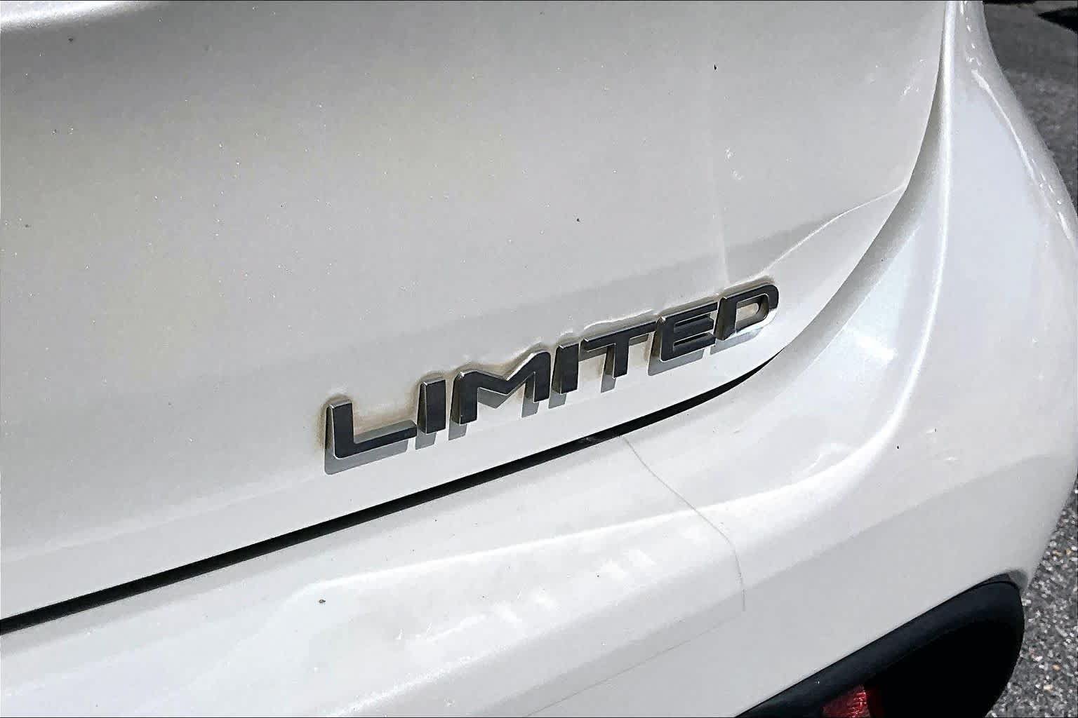 Used 2020 Toyota Highlander Limited FWD image 10
